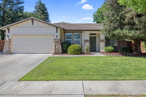 Photo of 6104 W Laura Avenue, Visalia, CA 93277 (MLS # 242130)