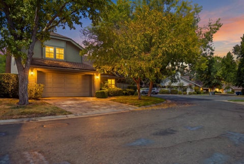 Photo of 9126 N Stoneridge Lane, Fresno, CA 93720 (MLS # 243676)