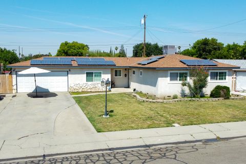 Photo of 1115 S Valley Street, Visalia, CA 93277 (MLS # 241661)