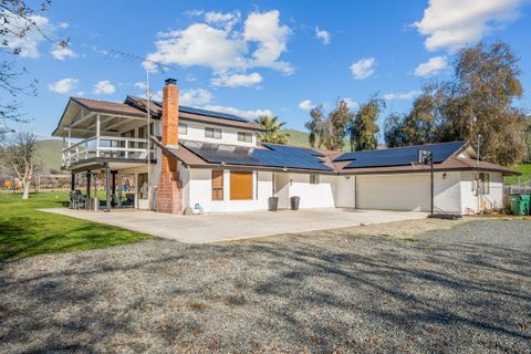 Photo of 31369 Success Valley Drive, Porterville, CA 93257 (MLS # 241175)