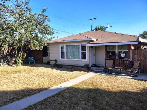Photo of 1421 W Oak Avenue, Visalia, CA 93291 (MLS # 237470)