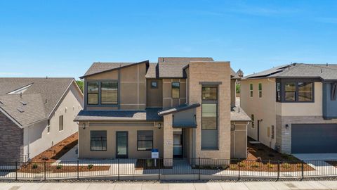 Photo of 939 Lisbon Avenue, Tulare, CA 93274 (MLS # 235394)