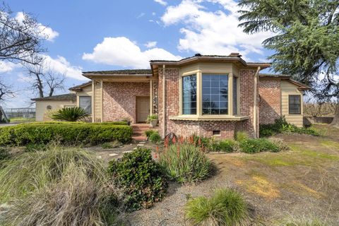 Photo of 38931 Road 80, Dinuba, CA 93618 (MLS # 240103)