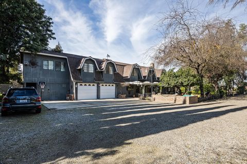 Photo of 1138 Riverway Drive, Visalia, CA 93291 (MLS # 239856)