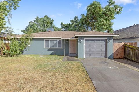 Photo of 1305 Alameda Avenue, Chowchilla, CA 93610 (MLS # 241209)