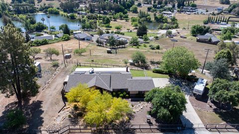 Photo of 16440 Palomino Drive, Springville, CA 93265 (MLS # 241572)