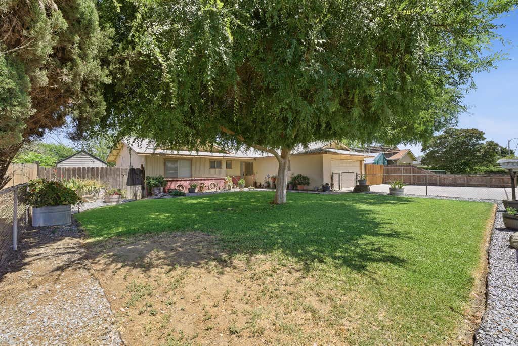 Photo of 1716 S Santa Fe Street, Visalia, CA 93292 (MLS # 242066)