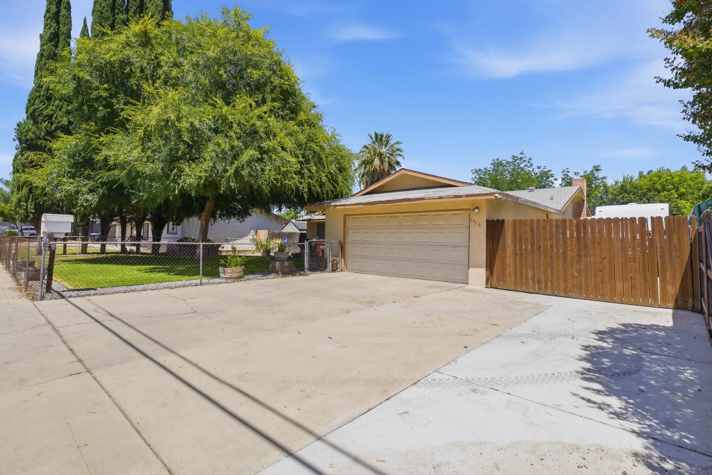 Photo of 1716 S Santa Fe Street, Visalia, CA 93292 (MLS # 242066)