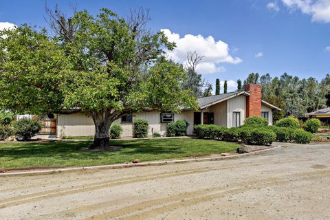 Photo of 12066 Excelsior Avenue, Hanford, CA 93230 (MLS # 241426)