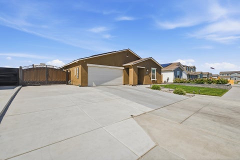 Photo of 2068 W Madalyn Avenue, Tulare, CA 93274 (MLS # 243077)