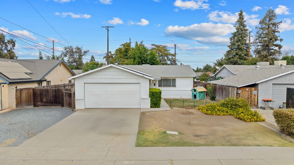 Photo of 444 W Harter Avenue, Visalia, CA 93277 (MLS # 244640)
