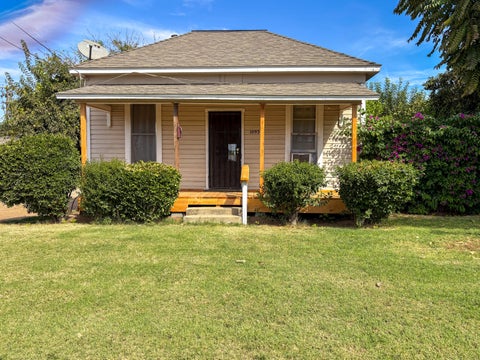 Photo of 1093 E Academy Way, Dinuba, CA 93618 (MLS # 244651)