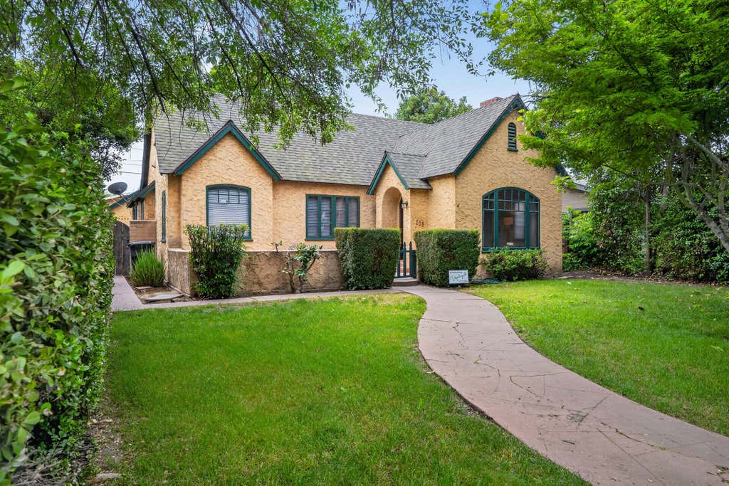 Photo of 805 W Noble Avenue, Visalia, CA 93277 (MLS # 241264)
