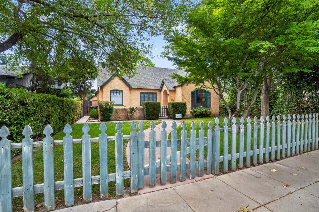 Photo of 805 W Noble Avenue, Visalia, CA 93277 (MLS # 241264)