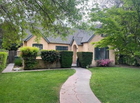 Photo of 805 W Noble Avenue, Visalia, CA 93277 (MLS # 241264)