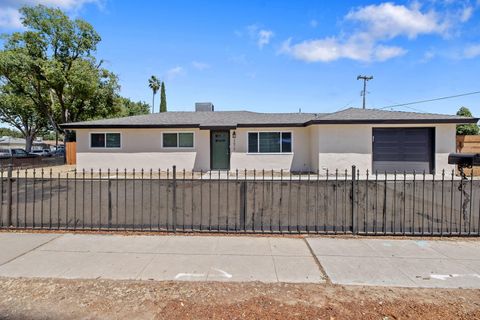 Photo of 2673 S Bardell Avenue, Fresno, CA 93706 (MLS # 242031)