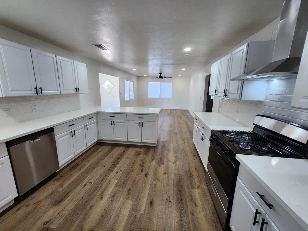 Photo of 824 N Divisadero Street N, Visalia, CA 93291 (MLS # 243212)
