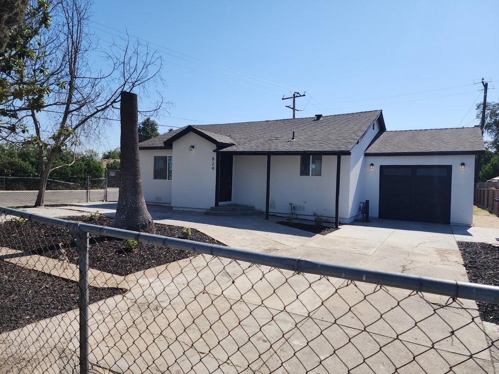 Photo of 824 N Divisadero Street N, Visalia, CA 93291 (MLS # 243212)