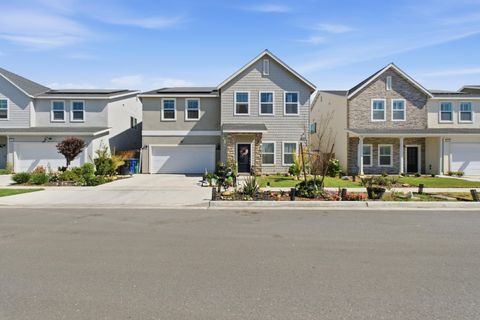 Photo of 1773 N Sophia Street, Hanford, CA 93230 (MLS # 239813)