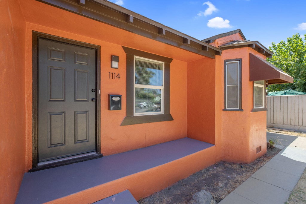 Photo of 1114 N Conyer Street, Visalia, CA 93291 (MLS # 243216)