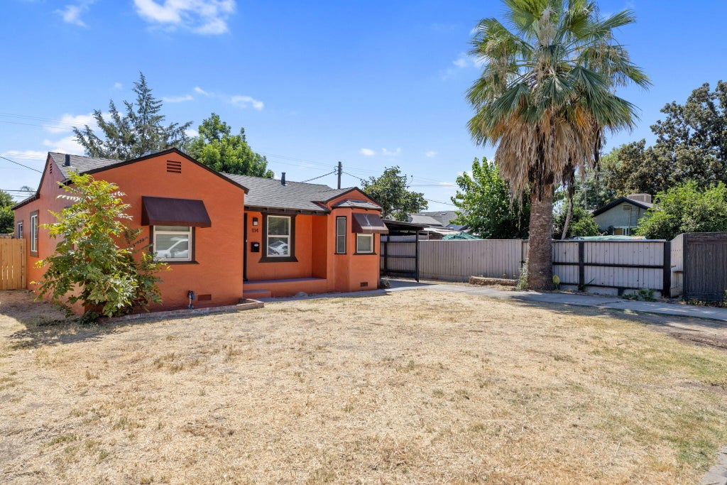 Photo of 1114 N Conyer Street, Visalia, CA 93291 (MLS # 243216)