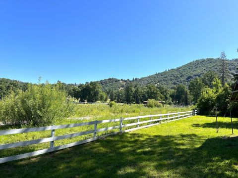 Photo of 45288 Manter Meadow Drive, California Hot Springs, CA 93207 (MLS # 241810)