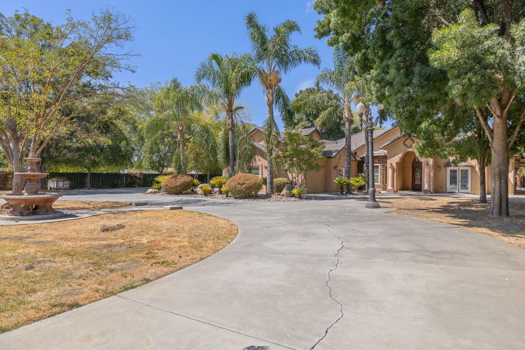 Photo of 12524 Ave 320, Visalia, CA 93291 (MLS # 243672)