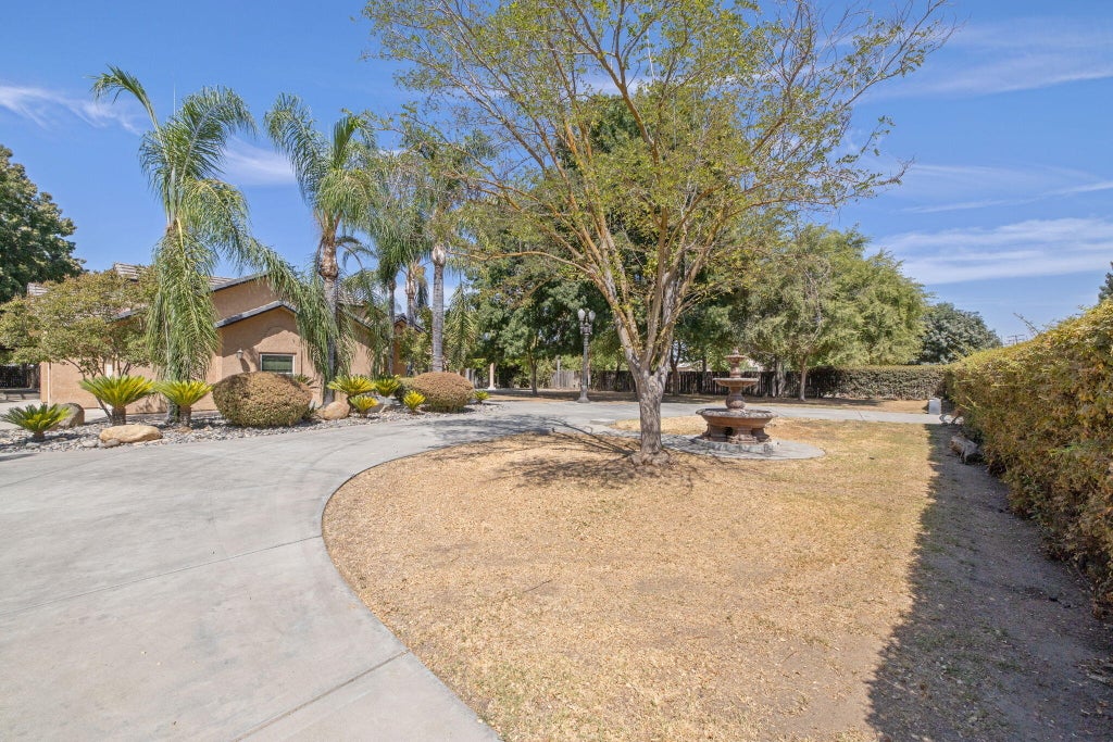 Photo of 12524 Ave 320, Visalia, CA 93291 (MLS # 243672)