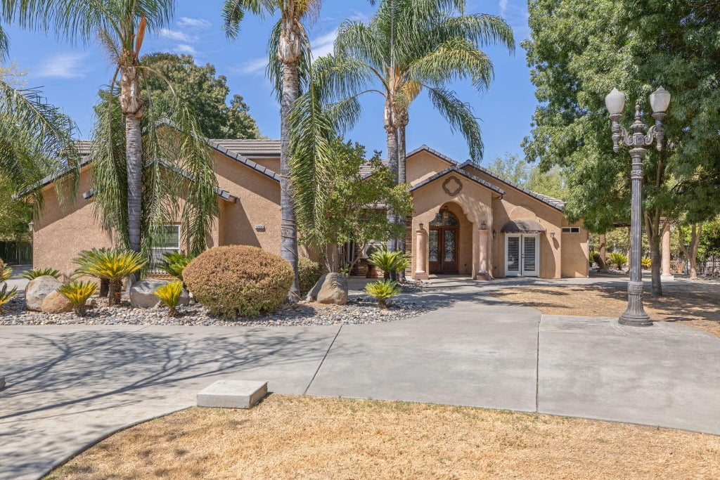 Photo of 12524 Ave 320, Visalia, CA 93291 (MLS # 243672)
