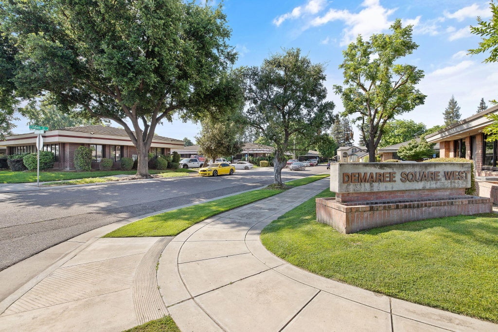 Photo of 1029 N Demaree, Visalia, CA 93291 (MLS # 241785)