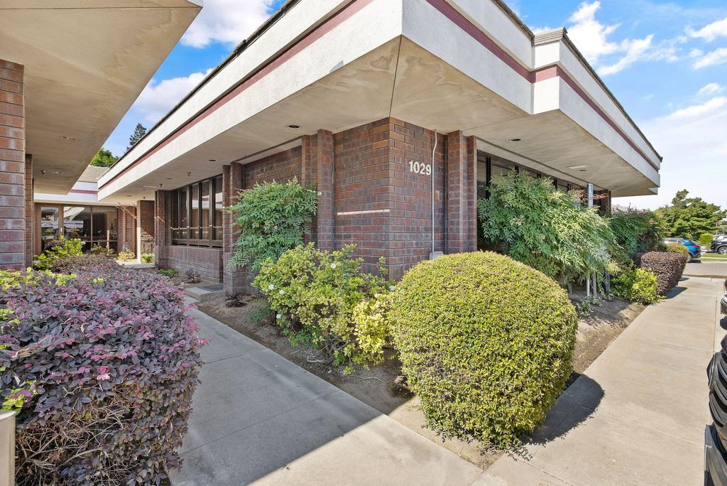 Photo of 1029 N Demaree, Visalia, CA 93291 (MLS # 241785)