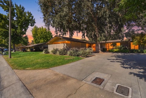 Photo of 2846 W Border Links Drive, Visalia, CA 93291 (MLS # 244773)