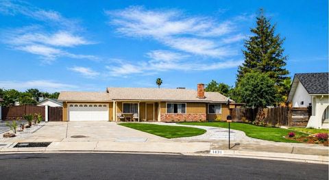 Photo of 1431 E Boyer Drive, Tulare, CA 93274 (MLS # 241309)