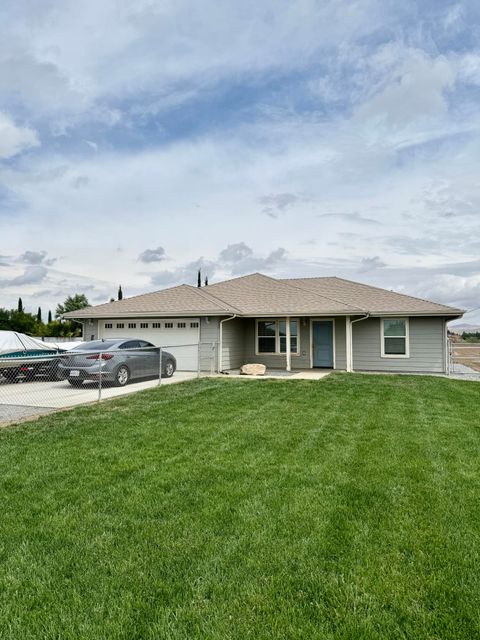 Photo of 1310 N Belmont Road, Exeter, CA 93221 (MLS # 241037)