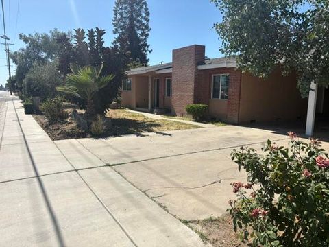 Photo of 1634 W Morton Avenue, Porterville, CA 93257 (MLS # 242261)