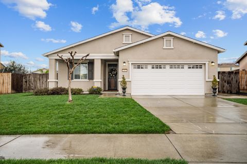 Photo of 2327 W Flagstaff Court, Visalia, CA 93291 (MLS # 239867)