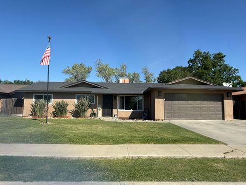 Photo of 1074 Raymond Road, Hanford, CA 93230 (MLS # 240676)