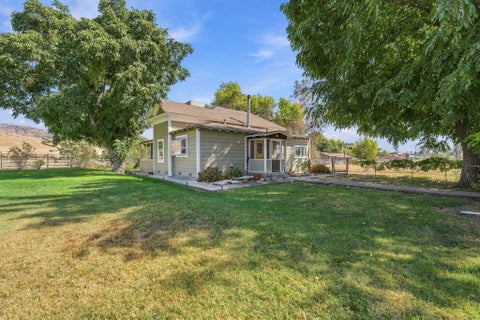Photo of 607 E Mulberry Avenue, Porterville, CA 93257 (MLS # 244150)