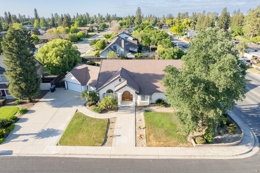 Photo of 3714 W Woodside Avenue, Visalia, CA 93291 (MLS # 240861)