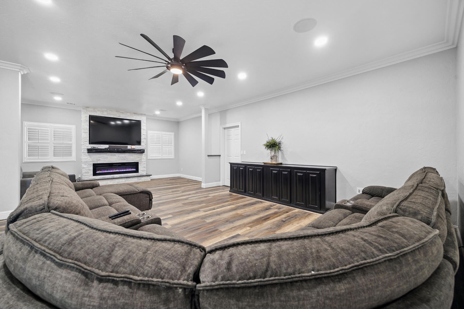Strathmore, California, 93267, United States, 5 Bedrooms Bedrooms, ,4 BathroomsBathrooms,Residential,Active,1909877