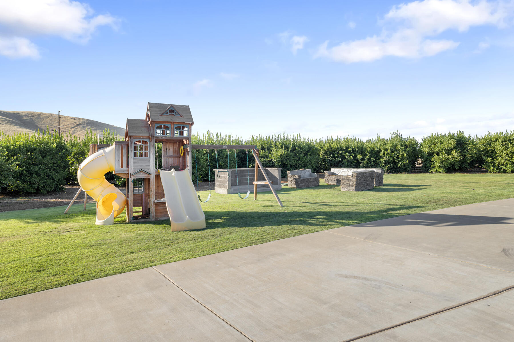 Strathmore, California, 93267, United States, 5 Bedrooms Bedrooms, ,4 BathroomsBathrooms,Residential,Active,1909877