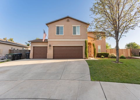 Photo of 2335 W Flagstaff Court, Visalia, CA 93291 (MLS # 241799)