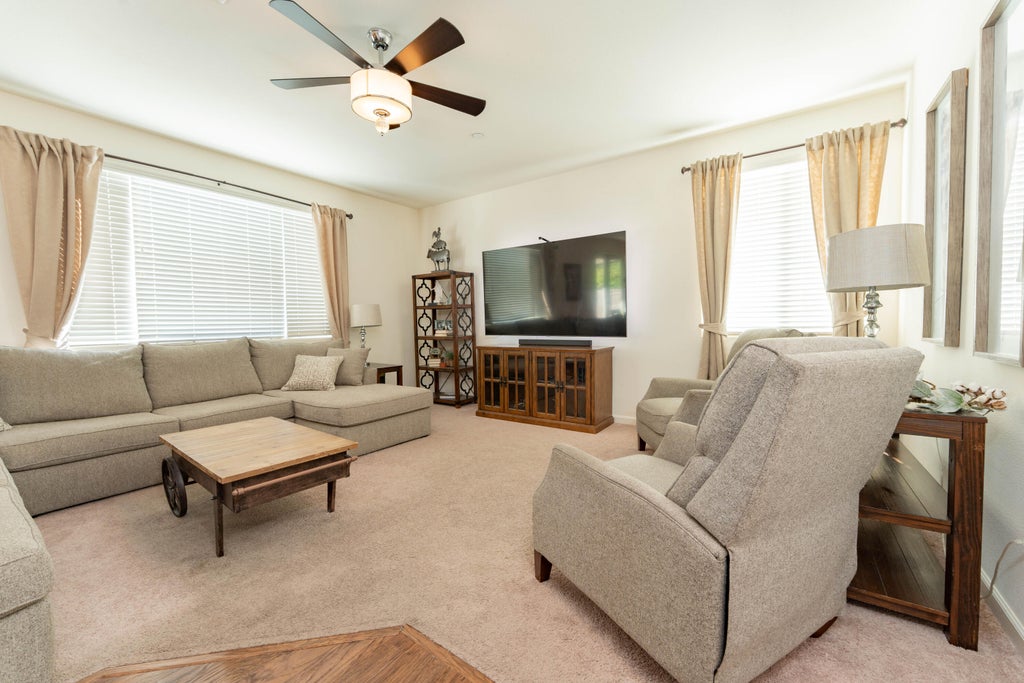 Photo of 2335 W Flagstaff Court, Visalia, CA 93291 (MLS # 241799)