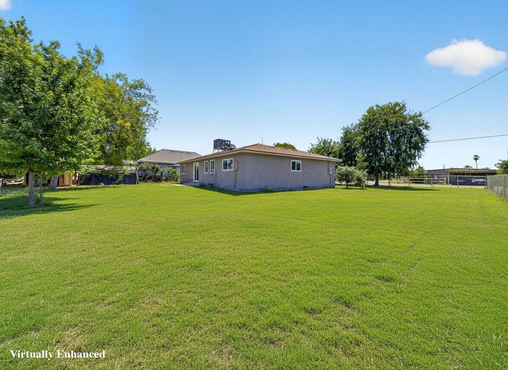 Photo of 32598 NW Grandview Street, Visalia, CA 93291 (MLS # 241848)