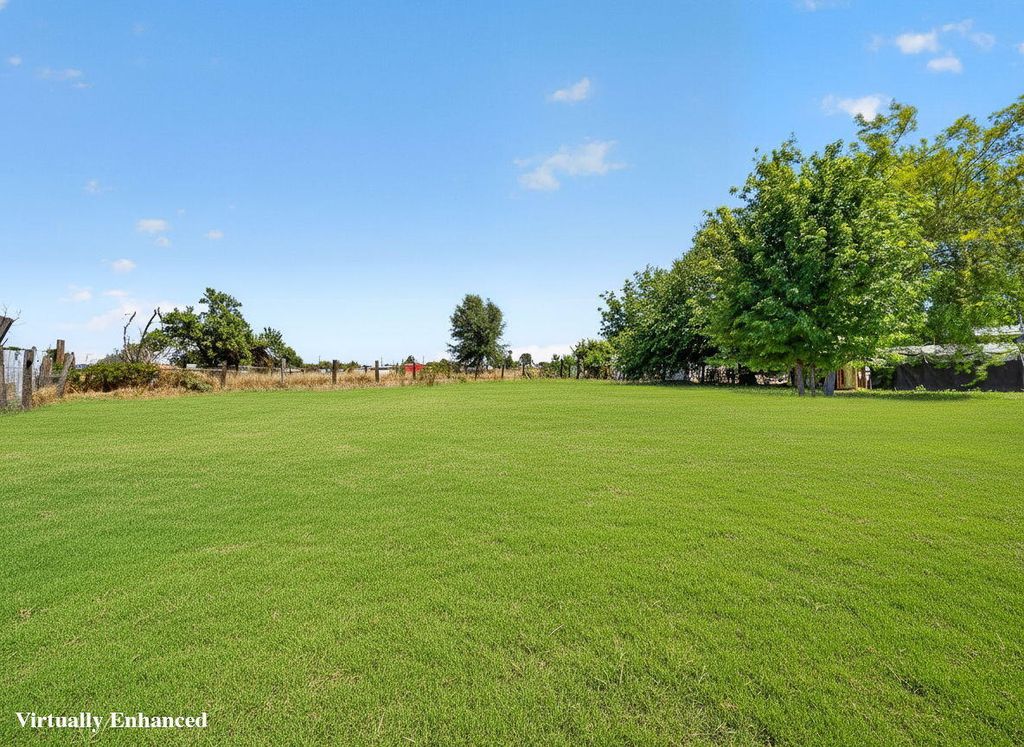 Photo of 32598 NW Grandview Street, Visalia, CA 93291 (MLS # 241848)