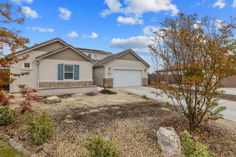 Photo of 801 Howard Street, Kingsburg, CA 93631 (MLS # 242039)
