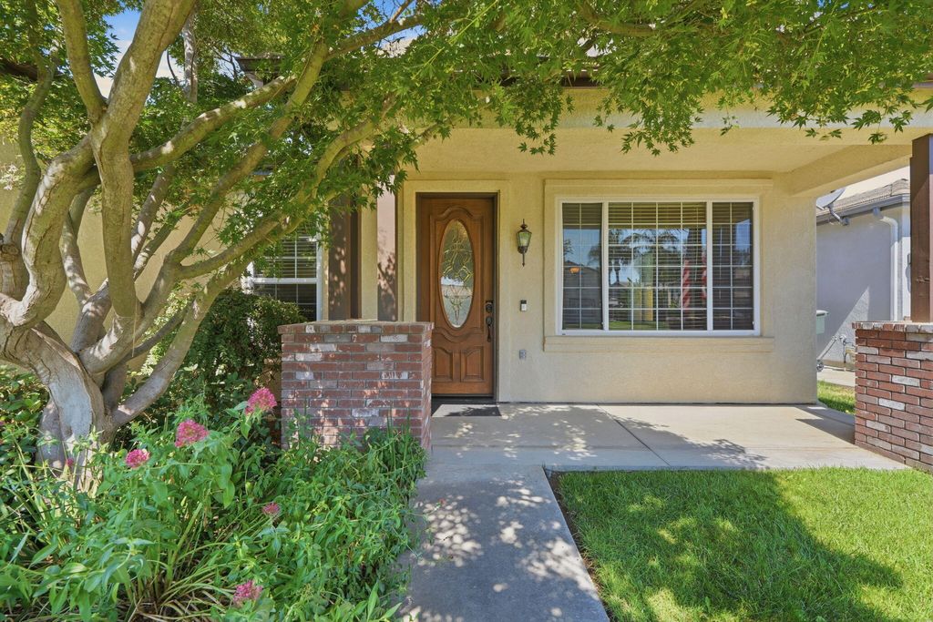 Photo of 2429 N Oak Grove Street, Visalia, CA 93291 (MLS # 242468)