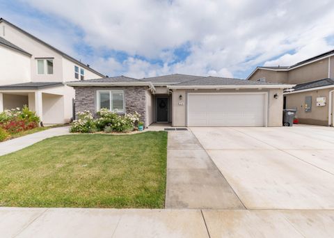 Photo of 2214 W Glenn Avenue, Porterville, CA 93257 (MLS # 241267)