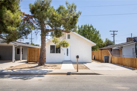 Photo of 332 W Frazier Street, Lindsay, CA 93247 (MLS # 243814)