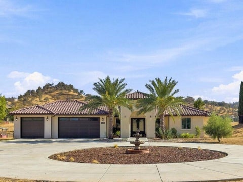 Photo of 32301 Pleasant Oak Drive, Springville, CA 93265 (MLS # 243839)